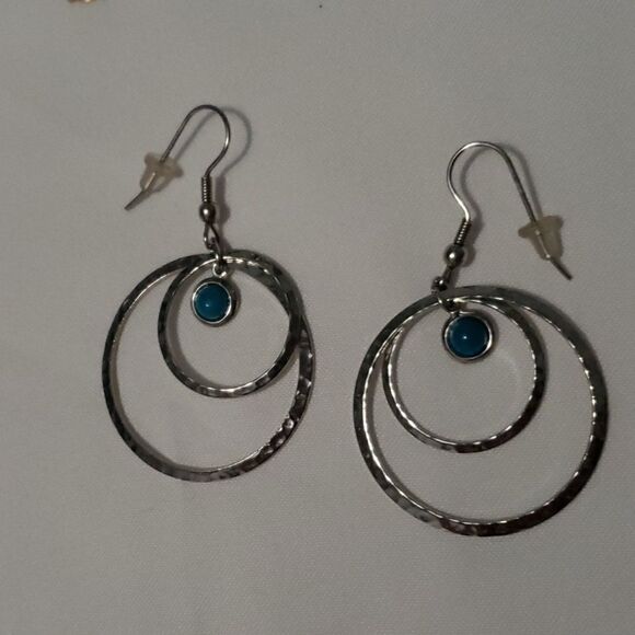 2 pair of dangle earrings - Picture 1 of 2
